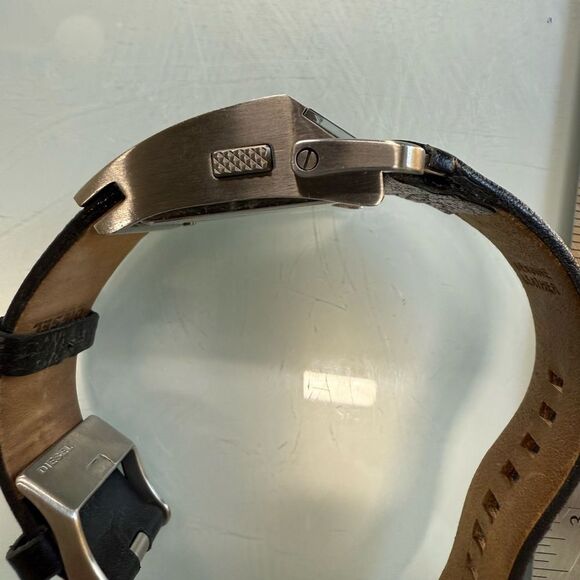 Rare Diesel Watch DZ 7079 for parts or repair has new battery not running EUC - Picture 7 of 11